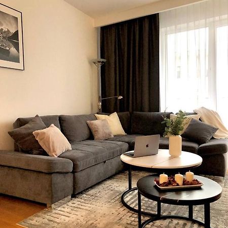 Apartaments Airport Okecie Premium Варшава Екстер'єр фото