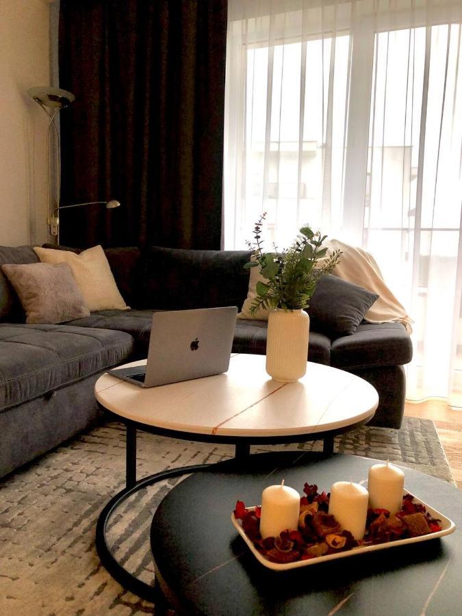 Apartaments Airport Okecie Premium Варшава Екстер'єр фото