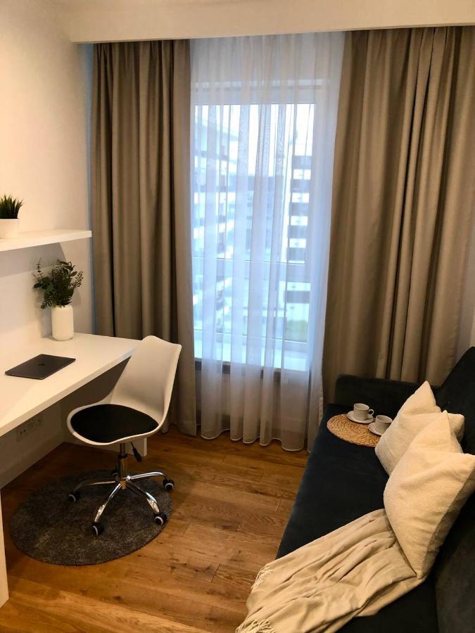 Apartaments Airport Okecie Premium Варшава Екстер'єр фото